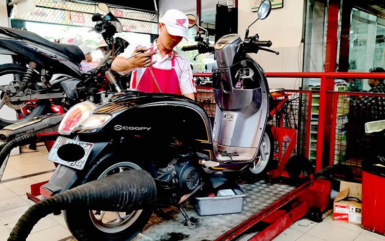 ilustrasi proses servis injeksi motor matic (dok. Wahana Honda)