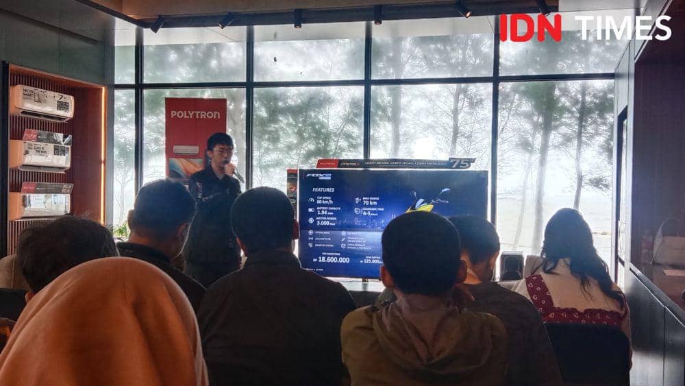 Polytron mengadakan media gathering di Awancosta, POJ CIty Marina, Kecamatan Semarang Barat Kota Semarang untuk memperlihatkan keunggulan motor listrik varian terbaru. (IDN Times/Fariz Fardianto)