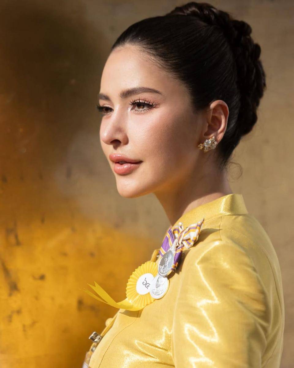 potret ide gaya rambut dewasa yang elegan ala Sririta Jensen (instagram.com/sriritajensen)