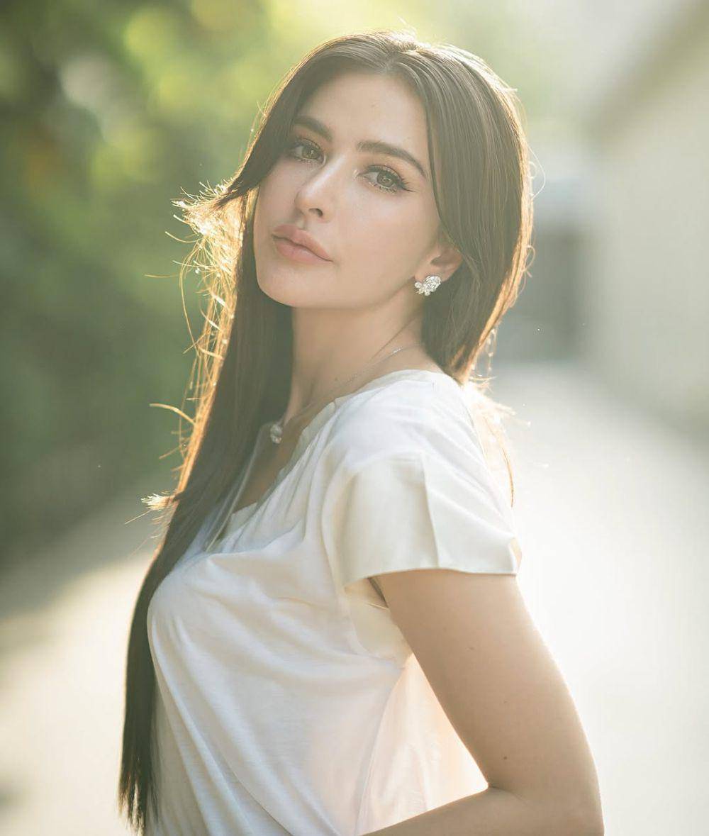 potret ide gaya rambut dewasa yang elegan ala Sririta Jensen (instagram.com/sriritajensen)