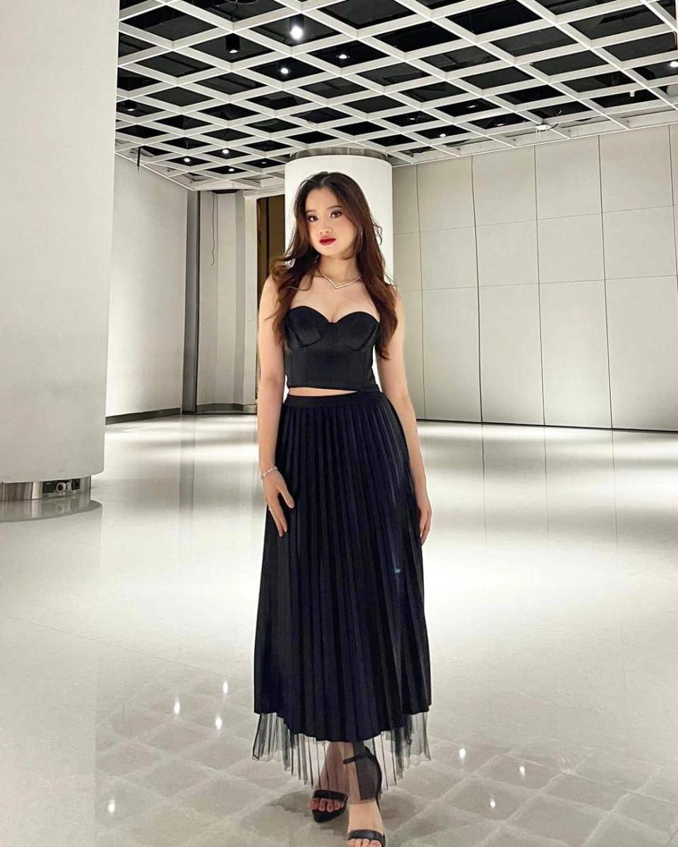 potret ide OOTD girly dress yang centil dan cute ala LingLing Saputri