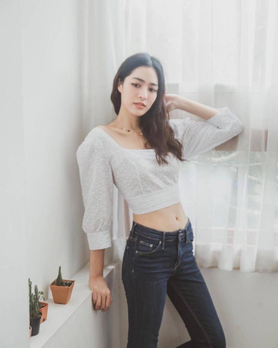 potret ide OOTD hangout yang casual look ala Lingling Kwong (instagram.com/linglingkwong)