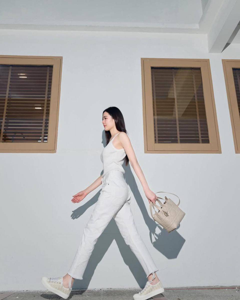 potret ide OOTD hangout yang casual look ala Lingling Kwong (instagram.com/linglingkwong)