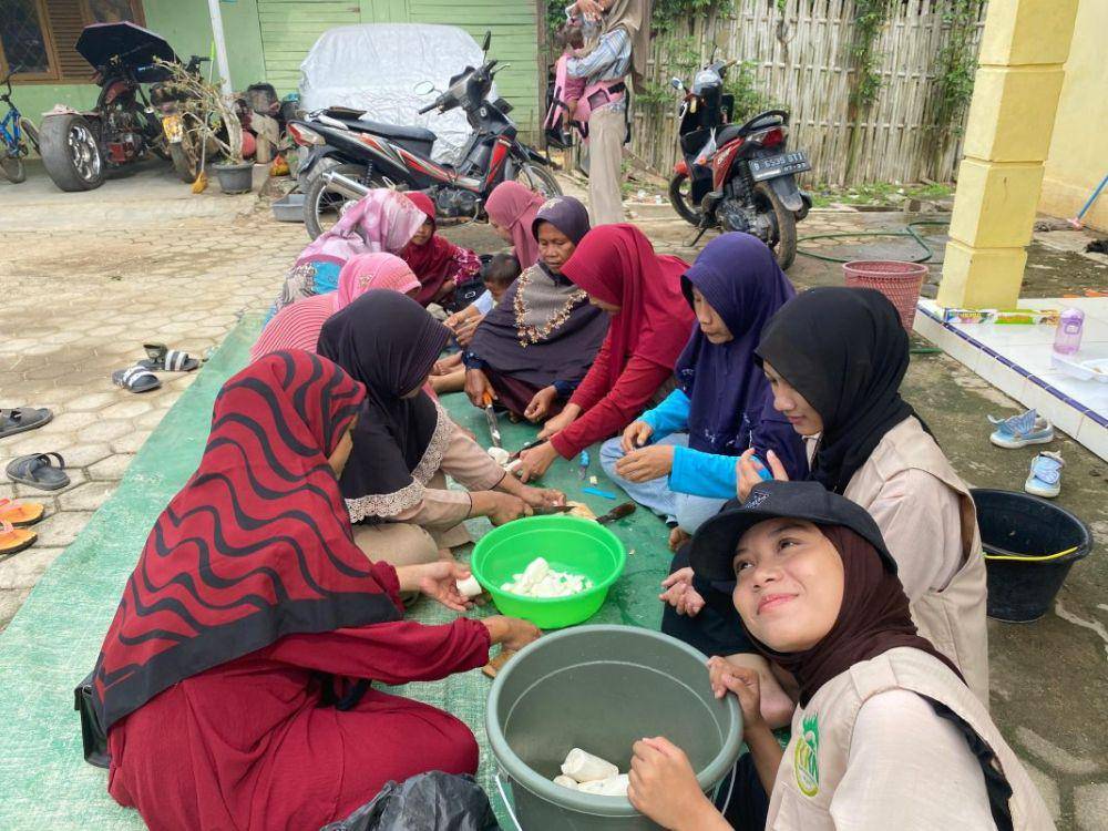 Inovasi KKN Unila, Olah Singkong Jadi Tepung Mocaf untuk Peluang Usaha Baru (Dok/Unila.ac.id)
