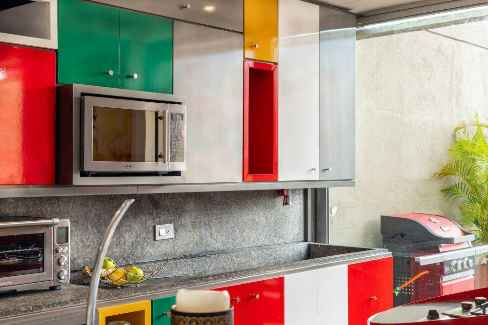 Ilustrasi dapur berwarna kontras (unsplash.com/Lissete Laverde)