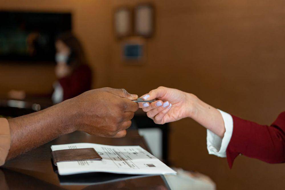 Ilustrasi grand master key di hotel (pexels.com/Mikhail Nilov)