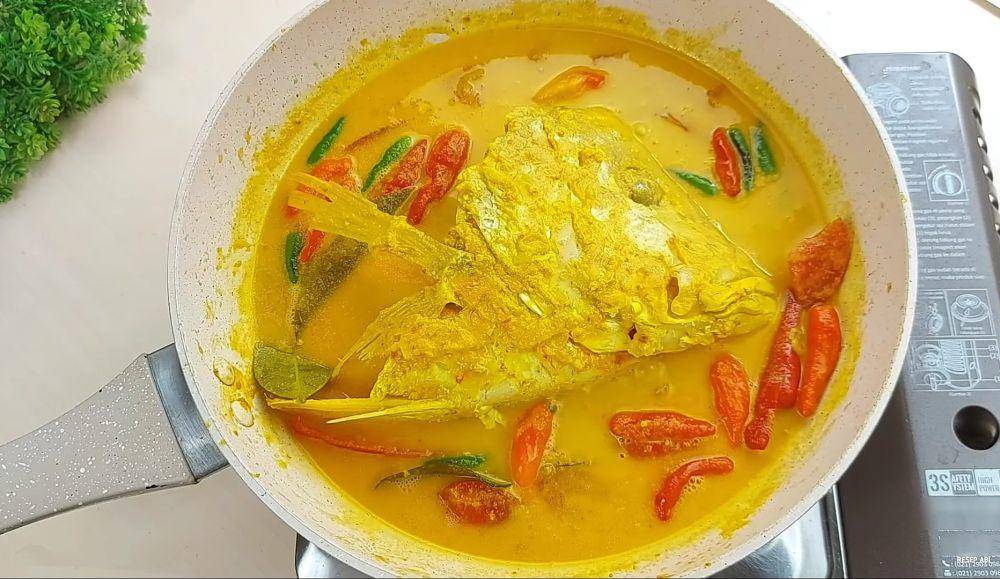 ilustrasi memasak gulai kepala ikan kakap (YouTube.com/Resep Abi)