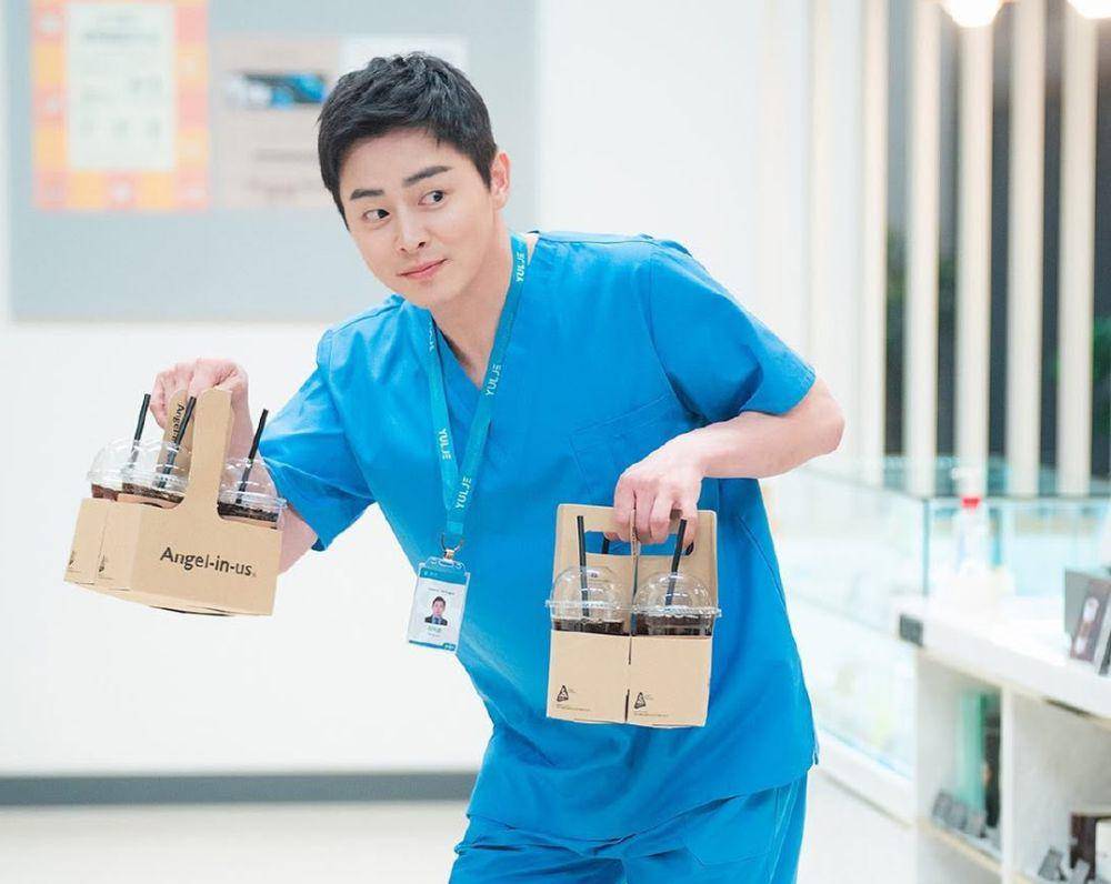 still cut drama Korea Hospital Playlist (Instagram.com/hospitalplaylist_official)