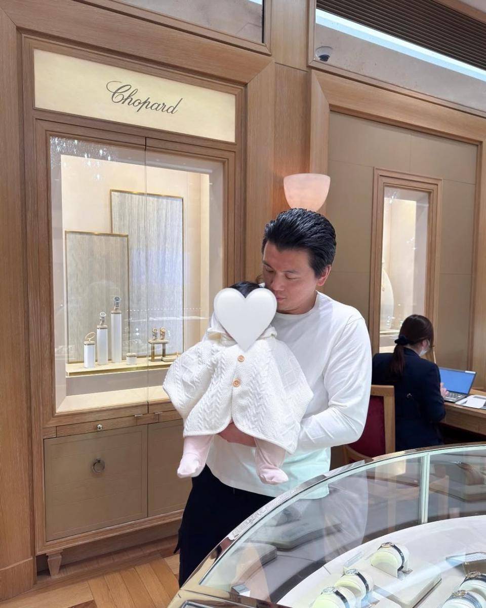 potret Reino Barack momong anak saat liburan (instagram.com/princessyahrini)