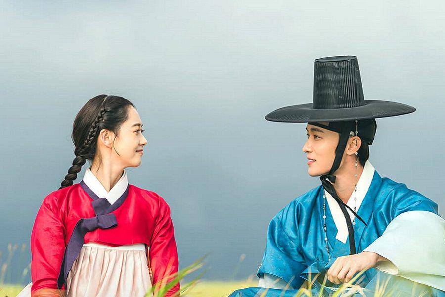 Hwa Ri (Go Ara) dan Choi Hwan (Chang Ryul) di The Scandal of Chun Hwa (instagram.com/tving.official)