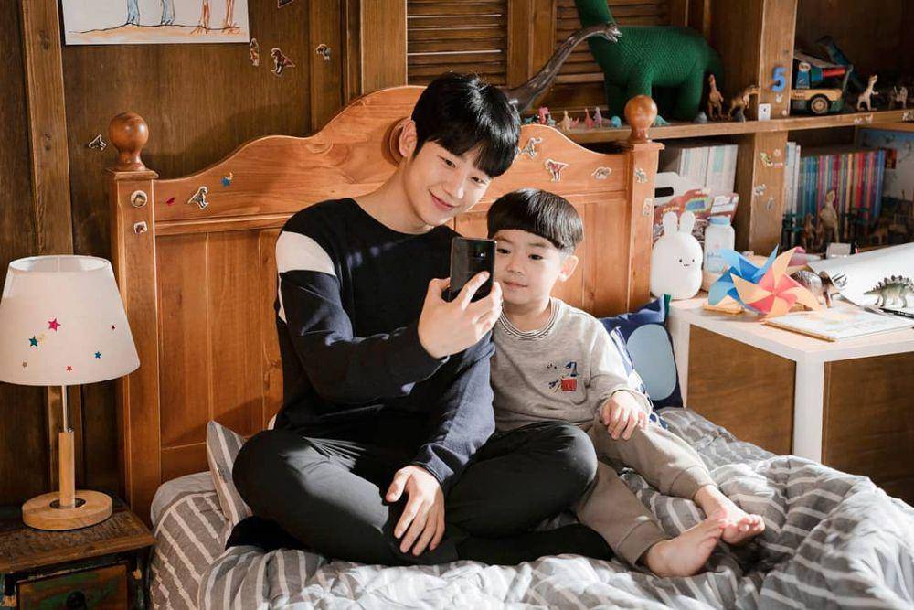still cut drama Korea One Spring Night (Instagram.com/holyhaein)