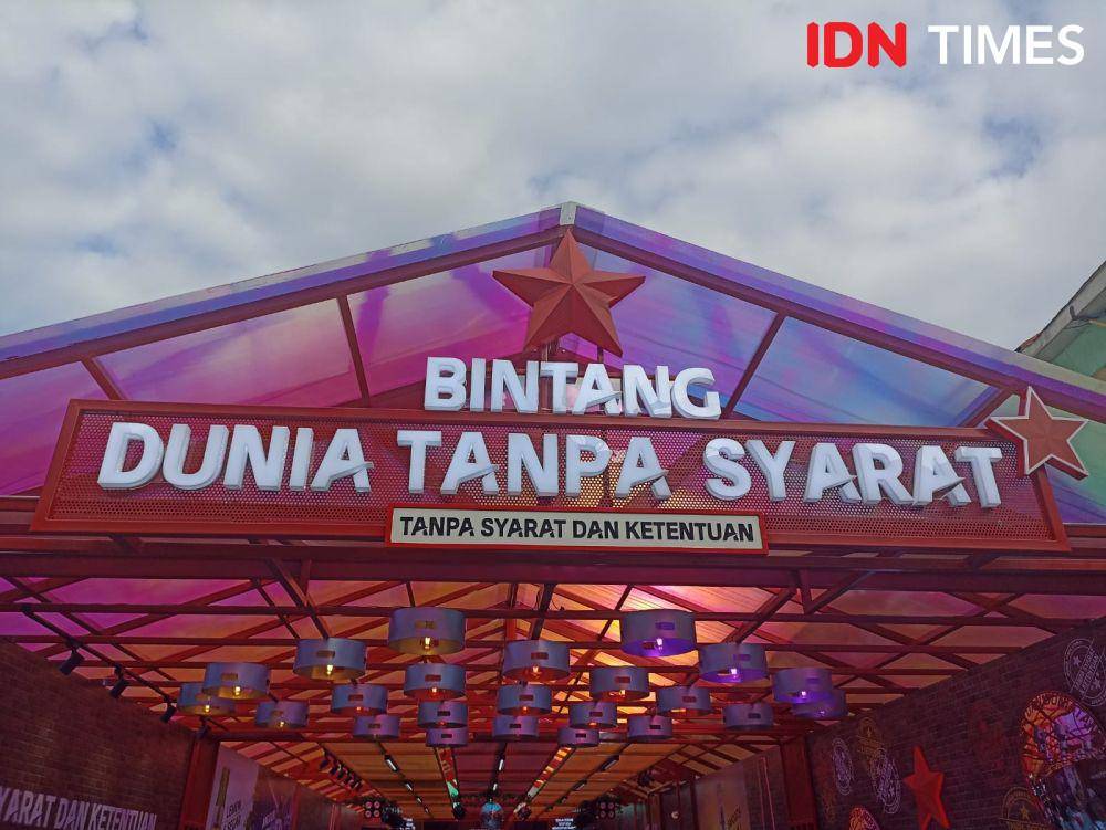 Instalasi Imersif ‘Dunia Tanpa Syarat' yang dihadirkan oleh bir BINTANG di M Bloc. 7 Februari 2025. (IDN Times/M. Tarmizi Murdianto)