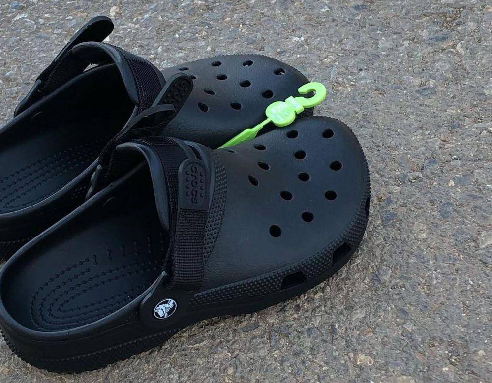 ilustrasi sepatu crocs (instagram.com/oneshopdz16)