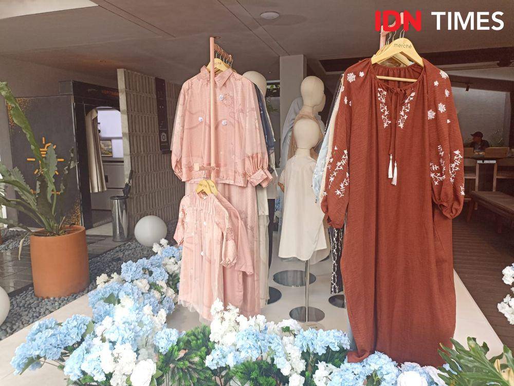 Anniversary ke-8, merché meluncurkan 8 koleksi eksklusif Raya Collection yang terinspirasi dari simbol infinity. 7 Februari 2025. (IDN Times/M. Tarmizi Murdianto)