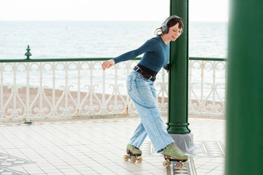 ilustrasi roller skating (freepik.com/freepik)