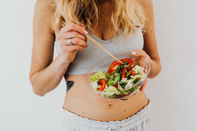 Ilustrasi makan sehat (Pexels.com/Photo By: Kaboompics.com)
