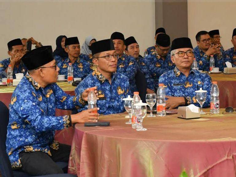 Pimpinan OPD Lotim saat rapat bersama Pj. Bupati Lotim (IDN Times/Ruhaili)