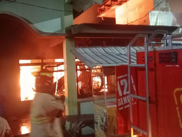 Permukiman Padat di Kuningan Kebakaran, 5 Mobil Damkar Dikerahkan