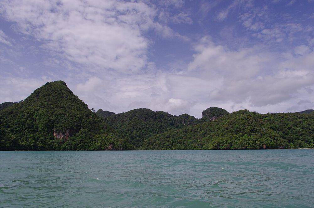 ilustrasi pantai di Langkawi (commons.wikimedia.org/Emran Kassim)