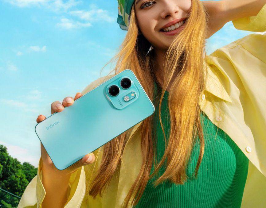 Seseorang memegang Infinix Smart 9 HD warna mint green. (x.com/Infinix India)