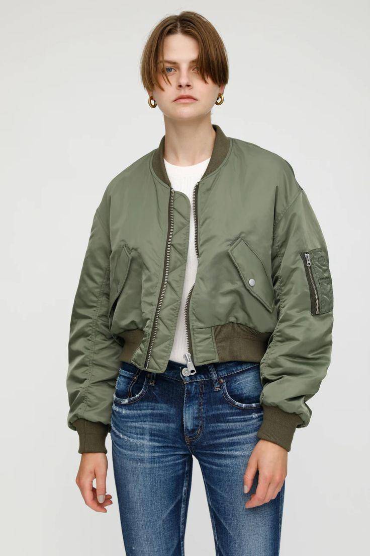 Ilustrasi bomber jacket. (pinterest.com/Moussy Global)
