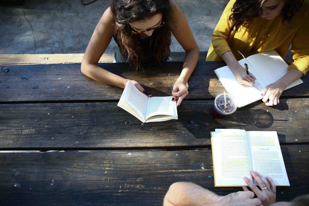 6 Ide Kegiatan Seru untuk Book Club, Bikin Anggota Solid