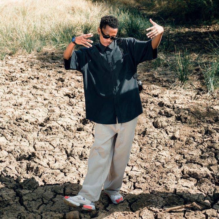 casual dress code (pexels.com/100K MAKHASETTE)
