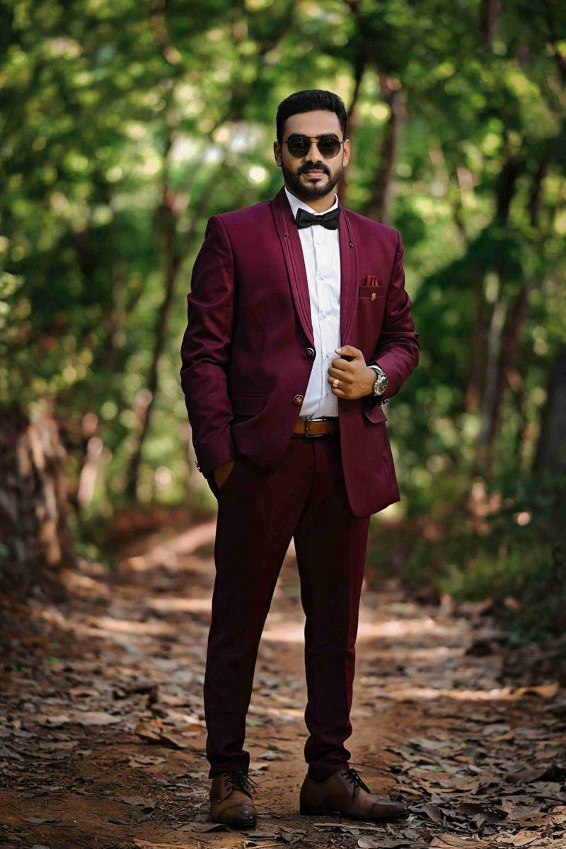 creative black tie dress code (pexels.com/jinto mathew)