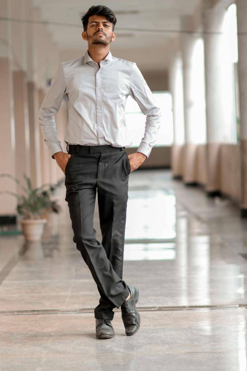 smart casual dress code (pexels.com/Bonaventure Fernandez)