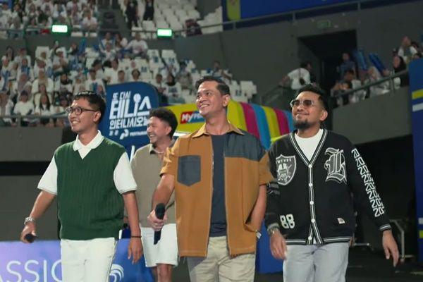7 Potret Podkesmas Jadi Komentator di Lagi-lagi Tenis Internasional