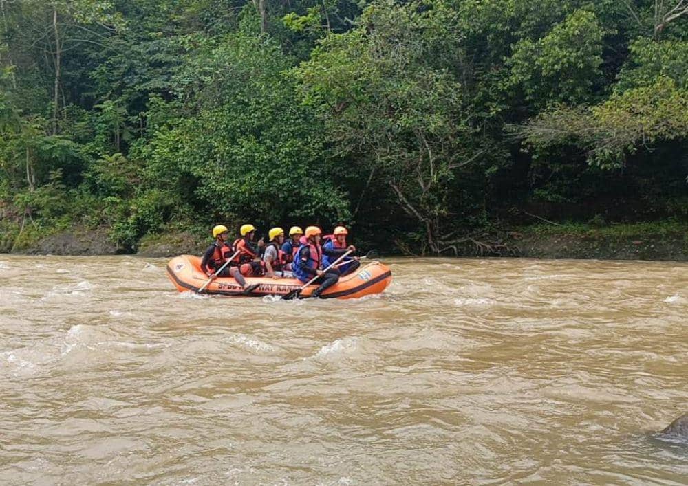 Tim SAR gabungan lakukan operasi pencarian korban Nur Latifah. (Dok. SAR Way Kanan).