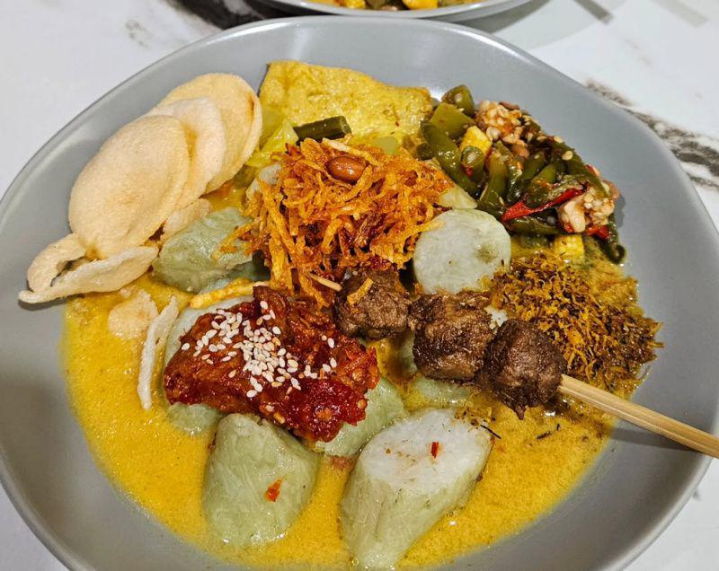 Resep Lontong Cap Go Meh Sederhana, Kuah Santannya Sedap!