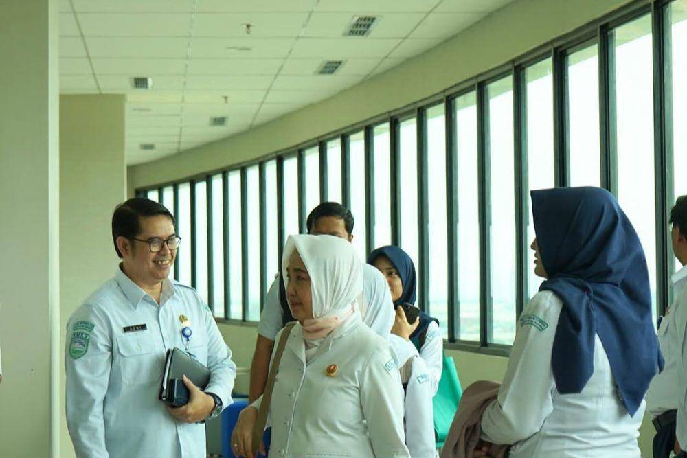 foto pengajar dan mahasiswa STMKG (instagram.com/stmkgofficial)