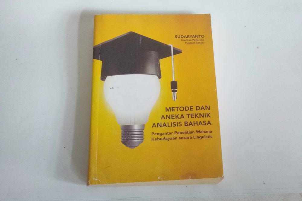 Buku Metode dan Aneka Teknik Analisis Bahasa (dok. Pribadi)