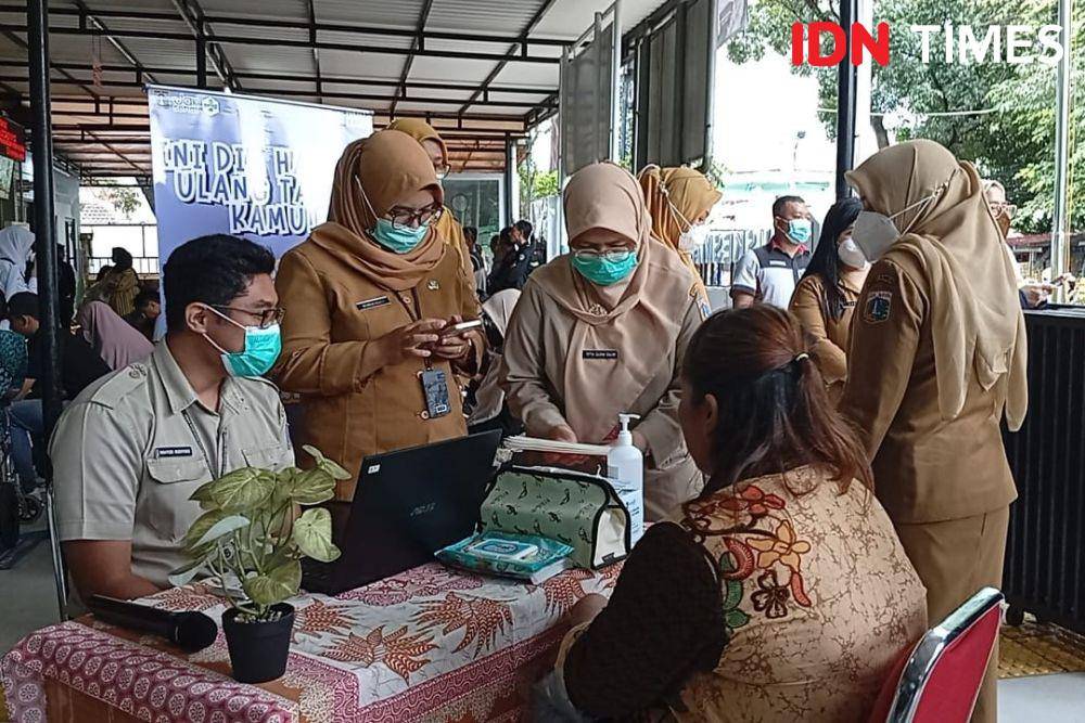 Suasana Puskesmas Pulogadung saat cek kesehatan gratis dimulai pada Senin (10/2/2025). (IDN Times/Dini Suciatiningrum)