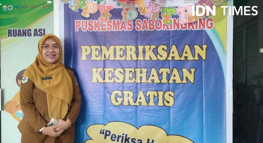 Proses pemeriksaan gratis di Puskesmas Sabikingking Palembang (IDN Times/Rangga Erfizal)