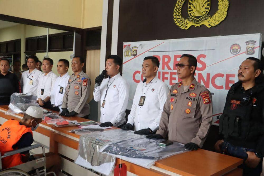 Press RIlis tersangka pembunuhan tauke kopi di Lahat berinisial HR (28) (Dok: Polres Lahat)
