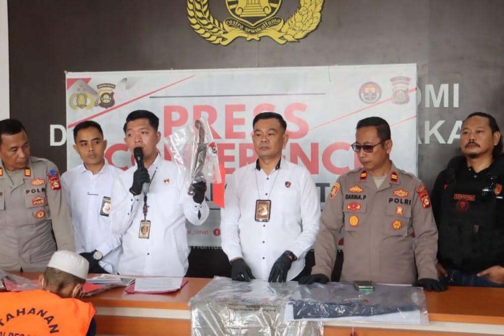 Press RIlis tersangka pembunuhan tauke kopi di Lahat berinisial HR (28) (Dok: Polres Lahat)