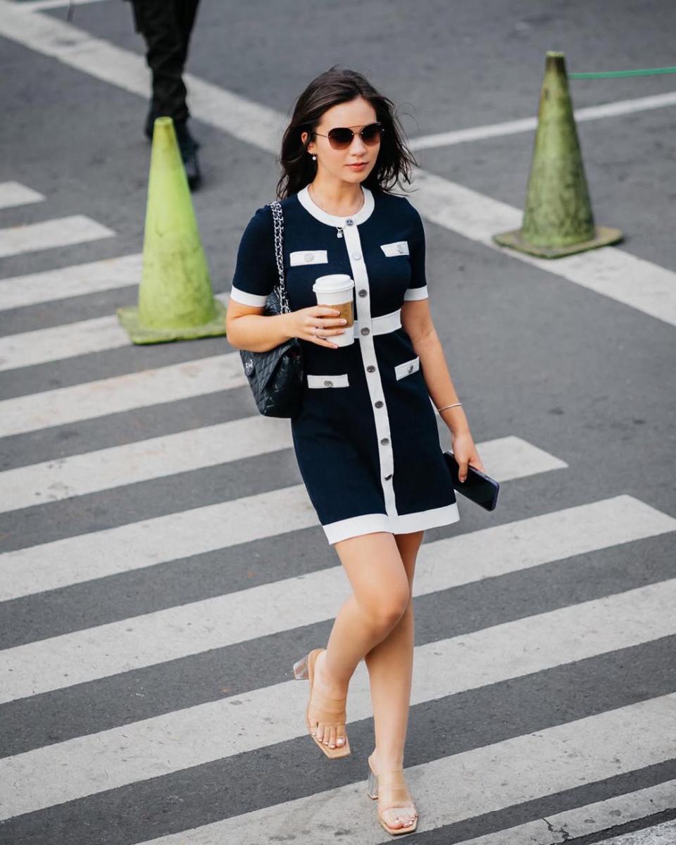 potret ide girly smart casual look ala Karen Nijsen (instagram.com/karennijsen)