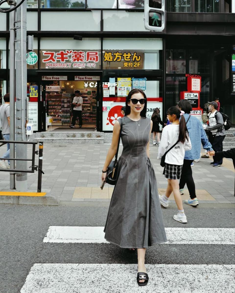potret ide girly smart casual look ala Karen Nijsen (instagram.com/karennijsen)
