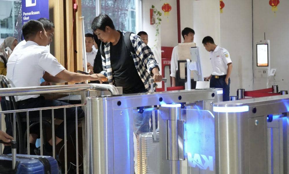 Suasana penumpang di stasiun Kereta Api Medan (Dok. Diskominfo Medan)