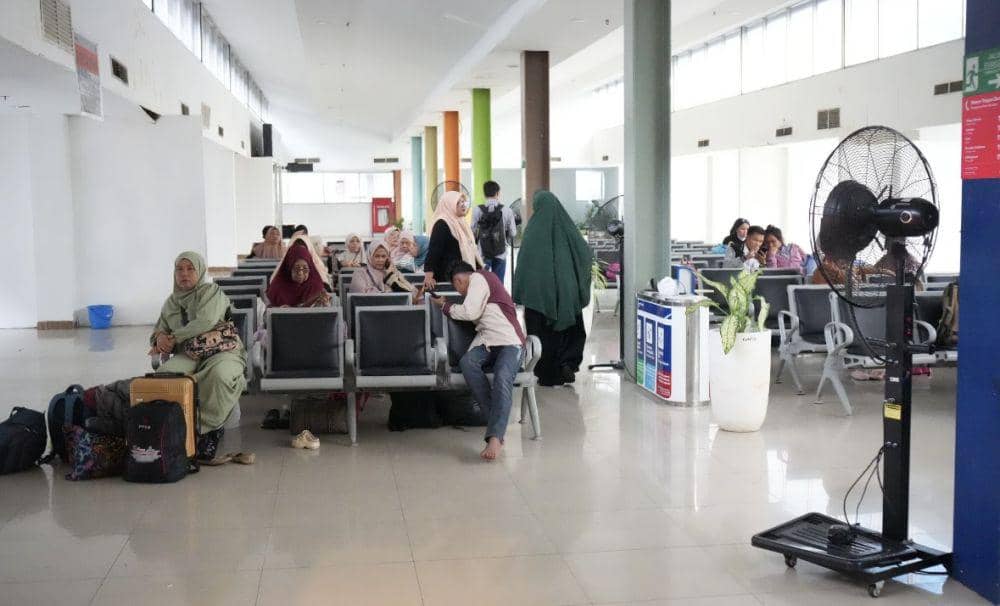 Suasana penumpang di stasiun Kereta Api Medan (Dok. Diskominfo Medan)