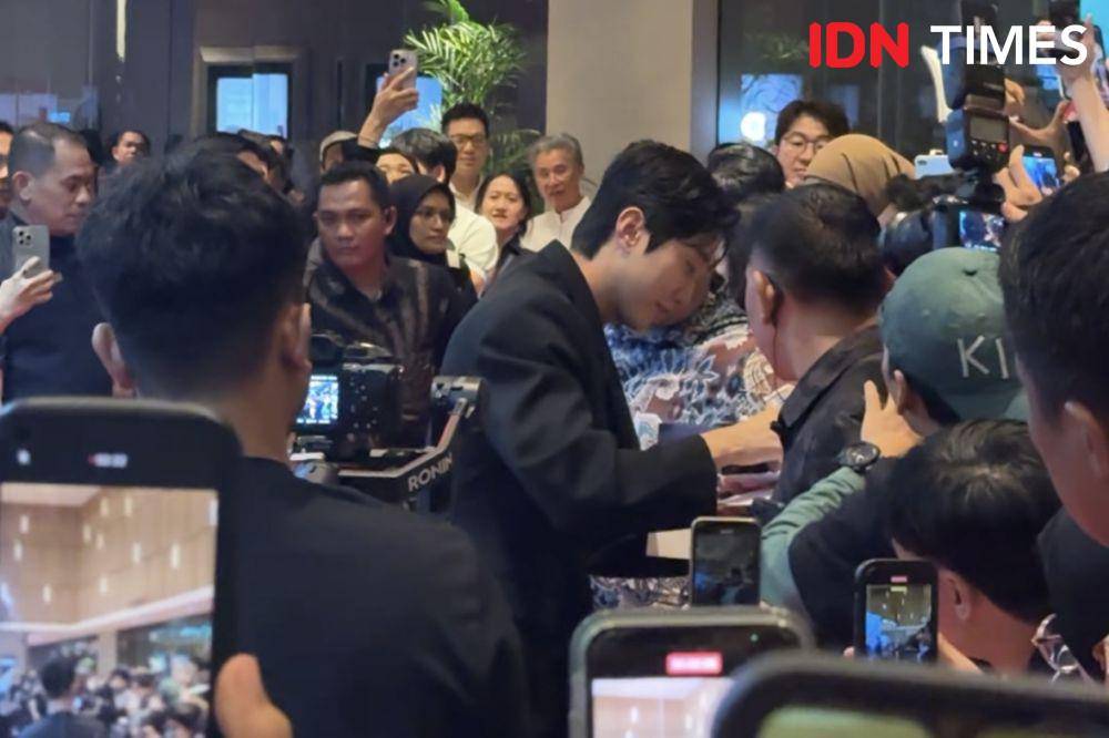 momen red carpet world premiere film You Are the Apple of My Eye (IDN Times/Elizabeth Chiquita)