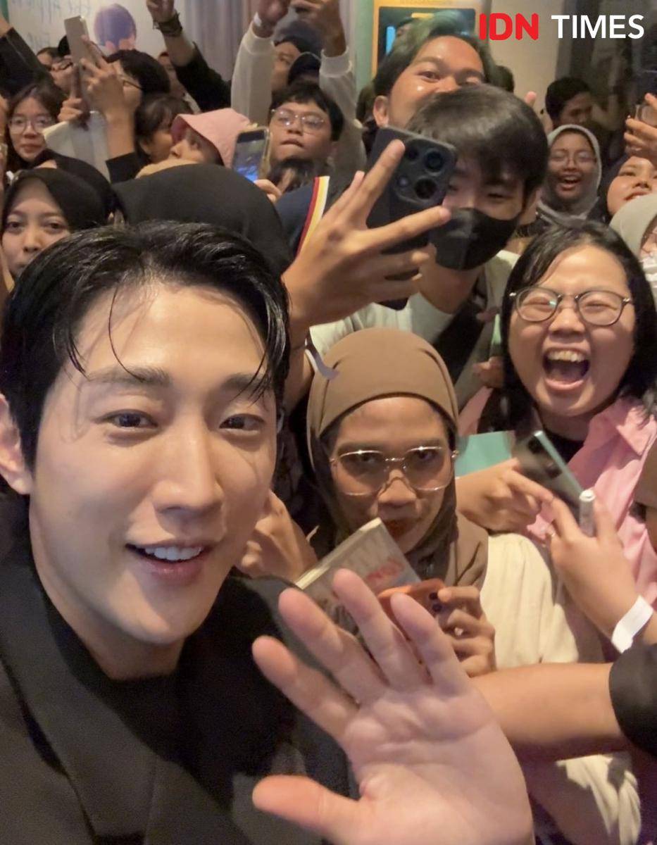 momen red carpet world premiere film You Are the Apple of My Eye (IDN Times/Elizabeth Chiquita)
