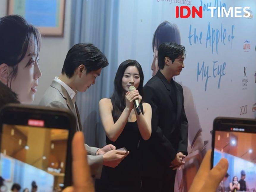 momen red carpet world premiere film You Are the Apple of My Eye (IDN Times/Elizabeth Chiquita)