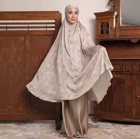 ilustrasi mukena (shopee.co.id/Lozy Hijab Official Shop)