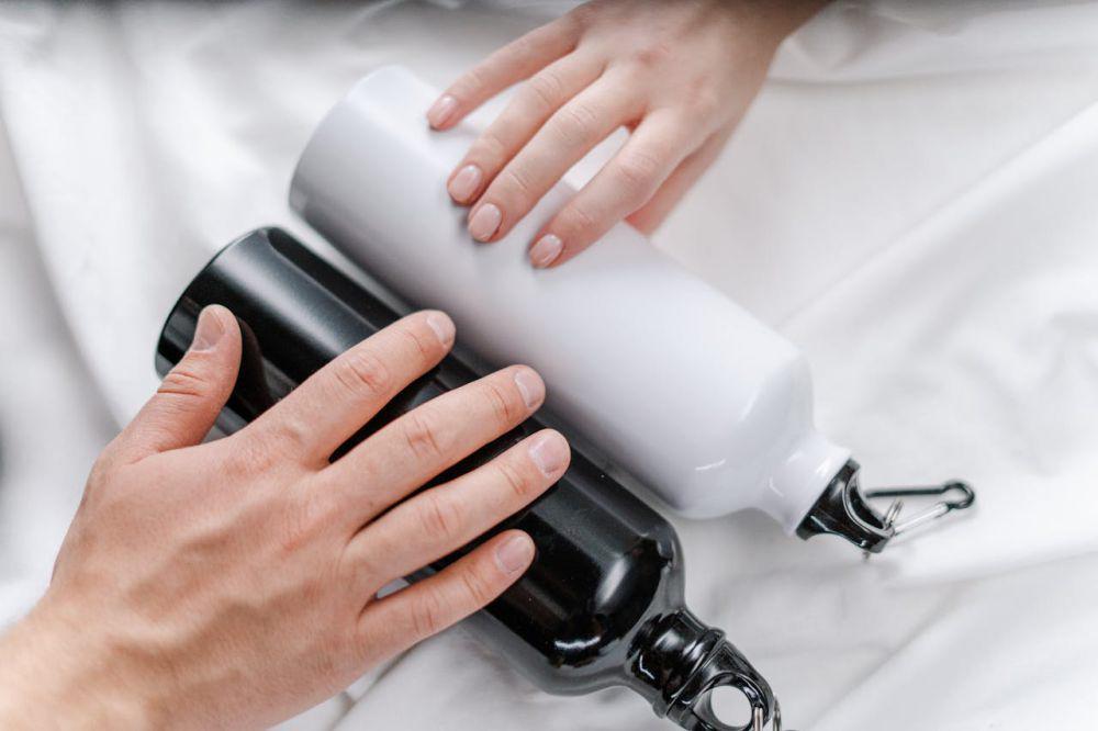 Tumbler (pexels.com/cottonbro studio)