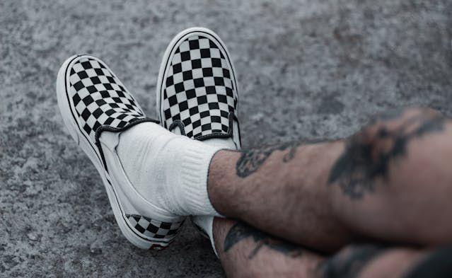 5 Jenis Sepatu Pria yang Cocok Dipakai dengan Celana Pendek