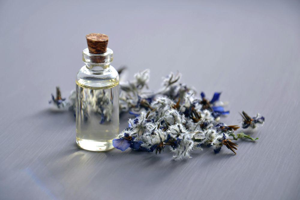 Apa Itu Bibit Parfum? Ini Jenis, Kelebihan, dan Kekurangannya