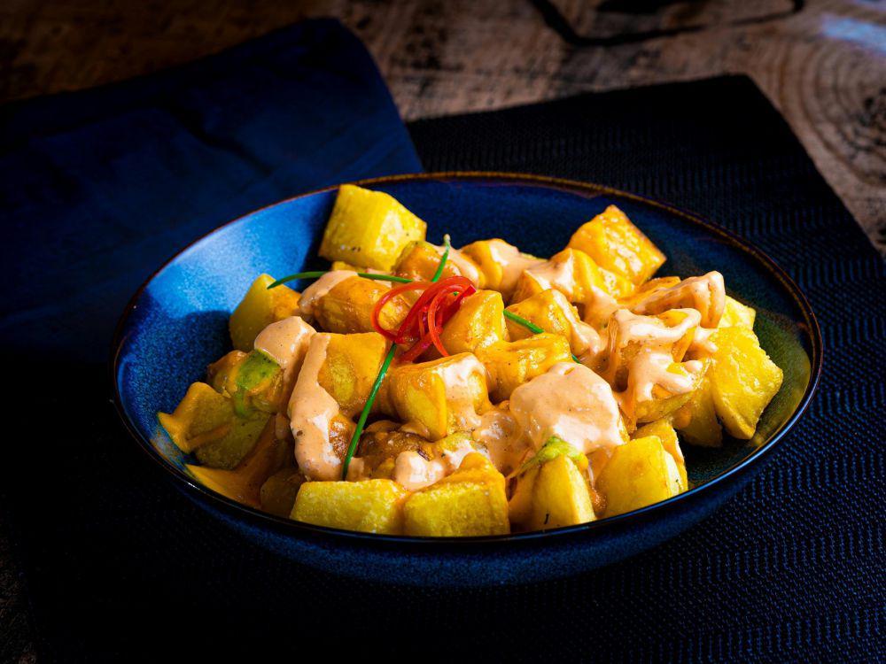 Resep Patatas Bravas, Sajian Kentang Goreng Khas Spanyol yang Gurih